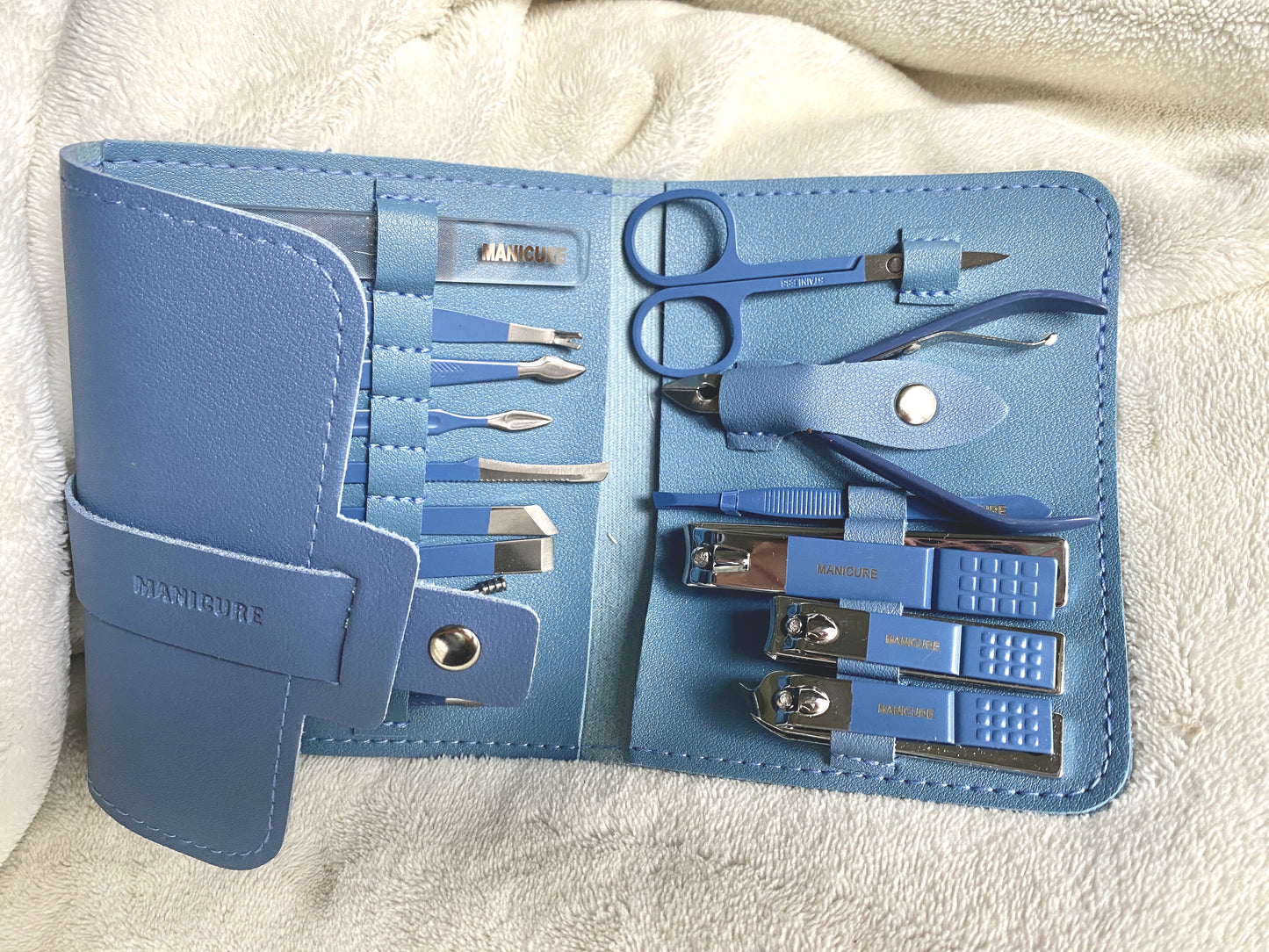 MANICURE PEDICURE KIT